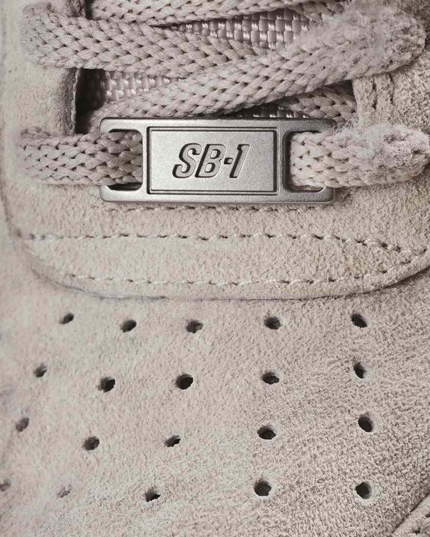 ナイキ SB エア フォース 1：アイコニックなシルエットをまとった